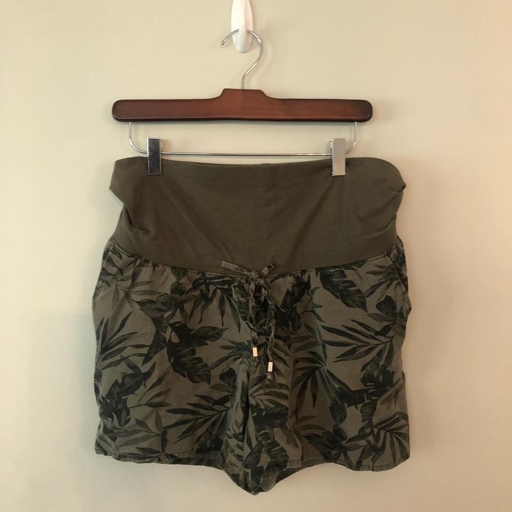 Old Navy foldable panel safari palm print shorts
